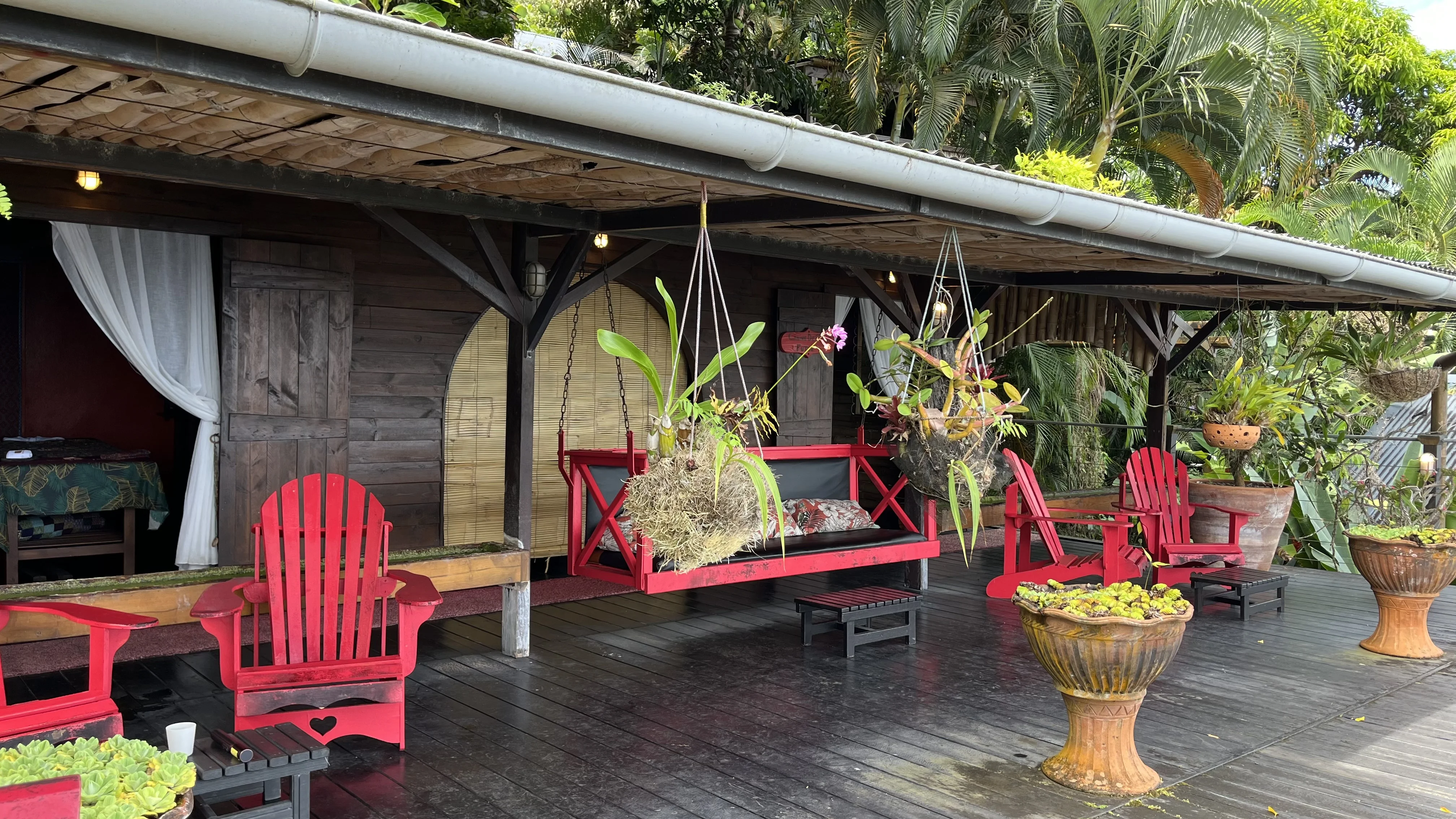 Tendacayou spa immersed in the Guadeloupe tropical forest